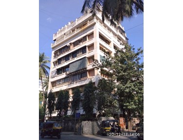 Flat on rent in Queens Corner, Bandra West