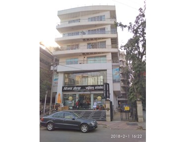 Flat on rent in Prime Centre, Santacruz West