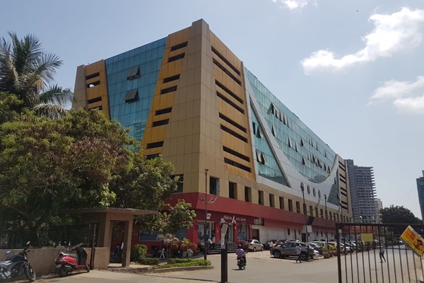 Office on rent in Laxmi Mall, Andheri West