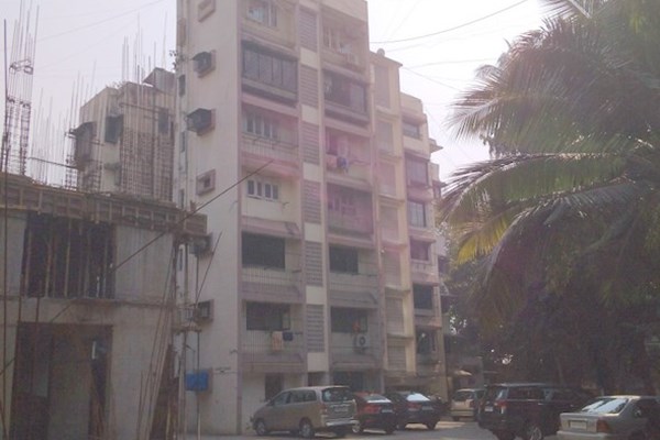 Flat for sale in Shewa, Khar West