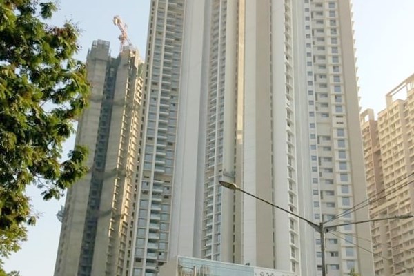 Flat on rent in Alpine, Kandivali East