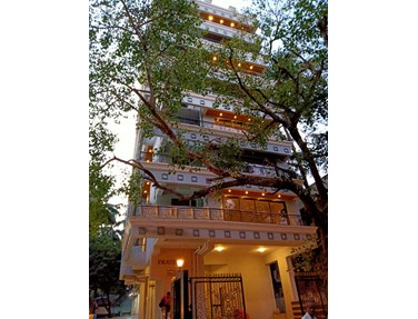 Flat on rent in Pratham Building, Santacruz East