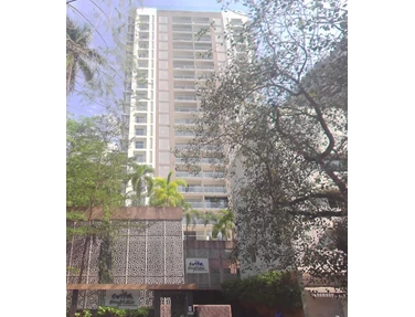 4 - Evita Empress, Parel